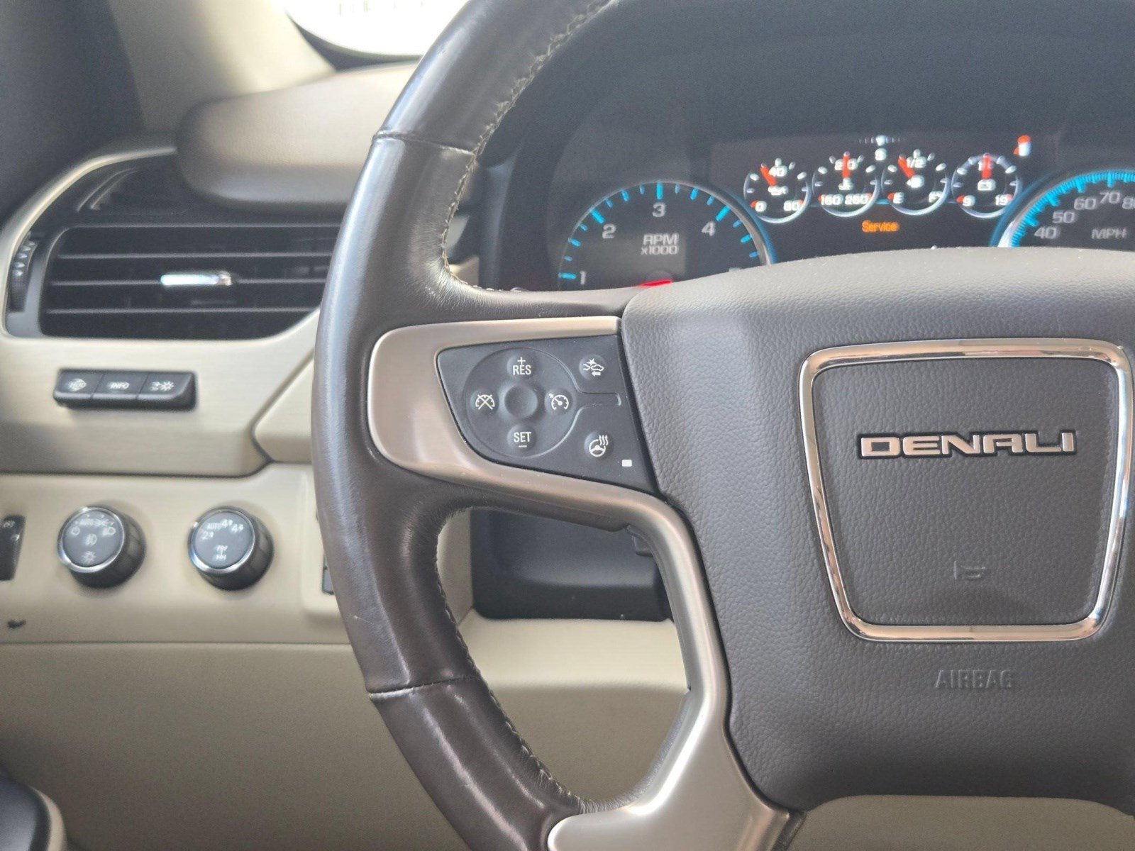 Used 2020 GMC Yukon XL Denali w/ Denali Premium Package AWD/4WD image 19
