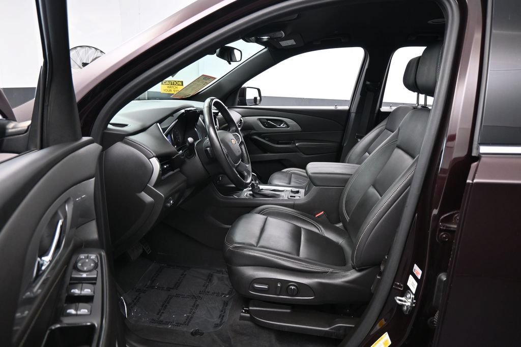 Used 2022 Chevrolet Traverse LT w/ LPO, Floor Liner Package FWD image 10