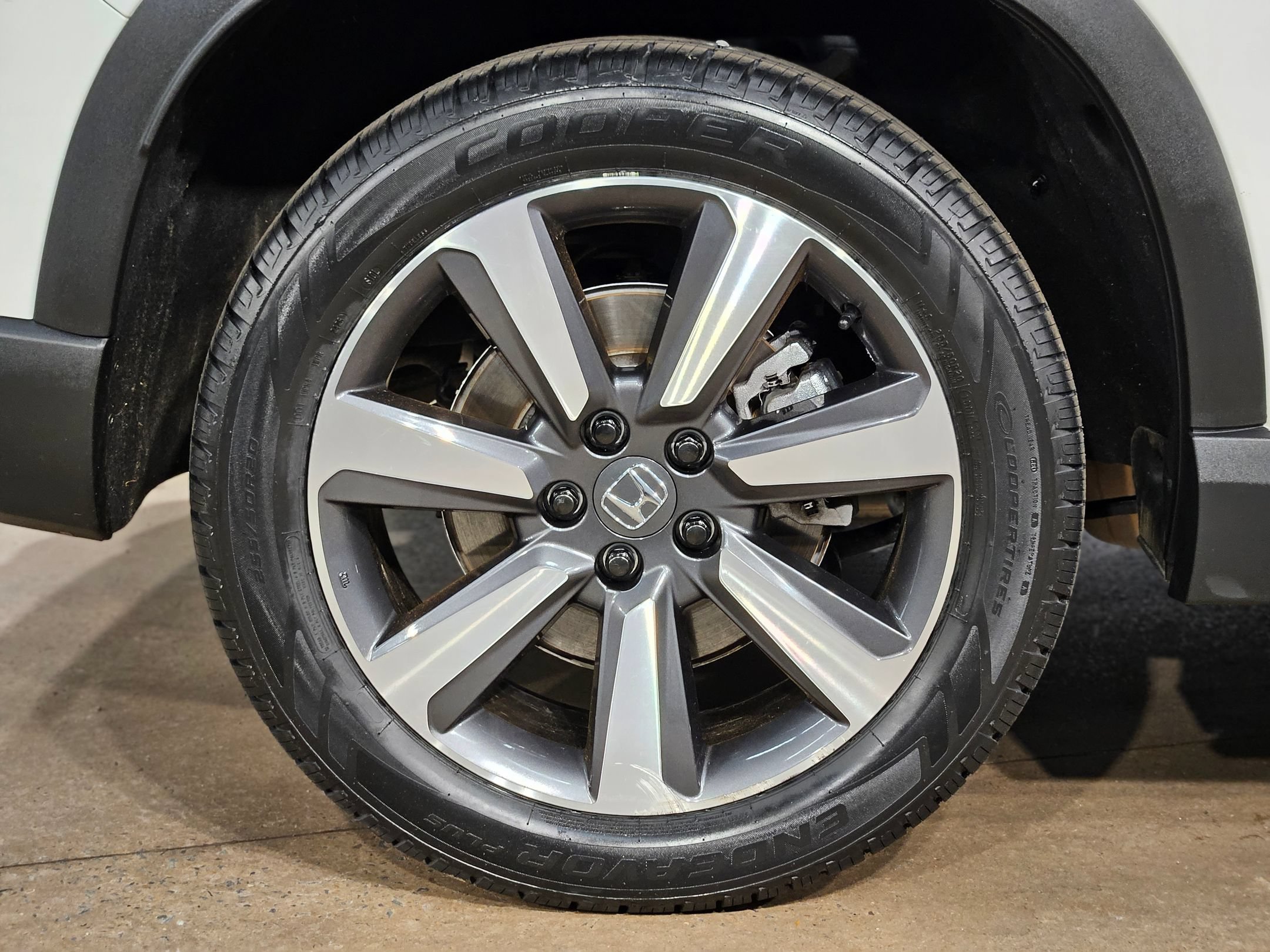 Used 2025 Honda Pilot Touring image 17