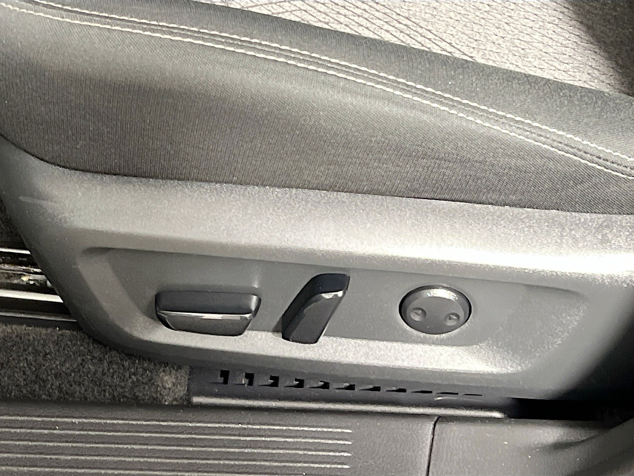 Used 2024 Nissan Rogue SV FWD image 16