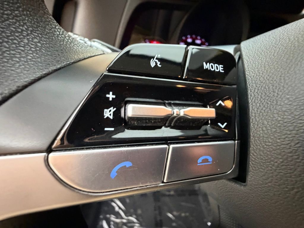 Used 2023 Hyundai Elantra SEL w/ Preferred Accessory Package image 21