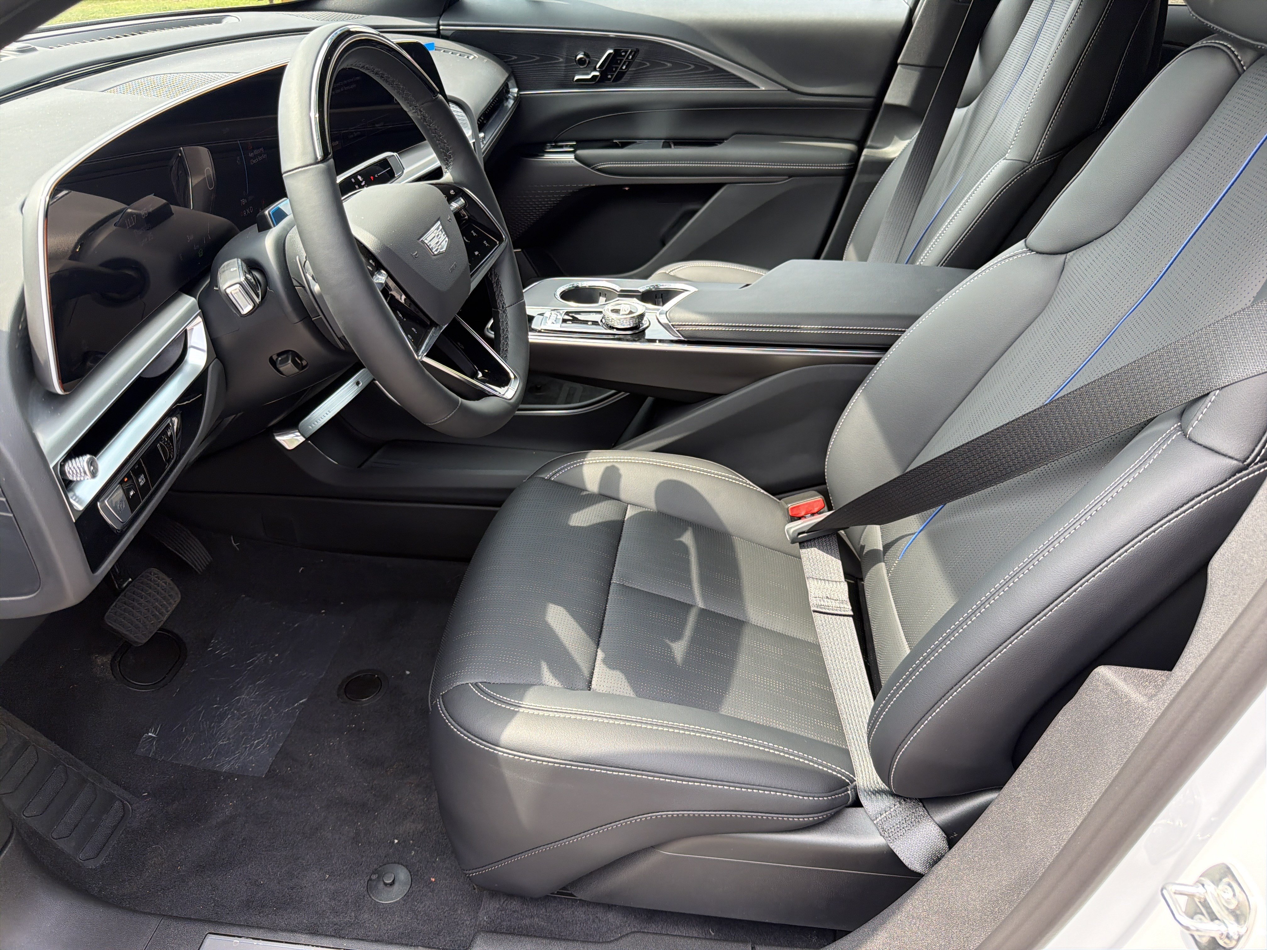 New 2026 Cadillac Lyriq Luxury RWD image 10
