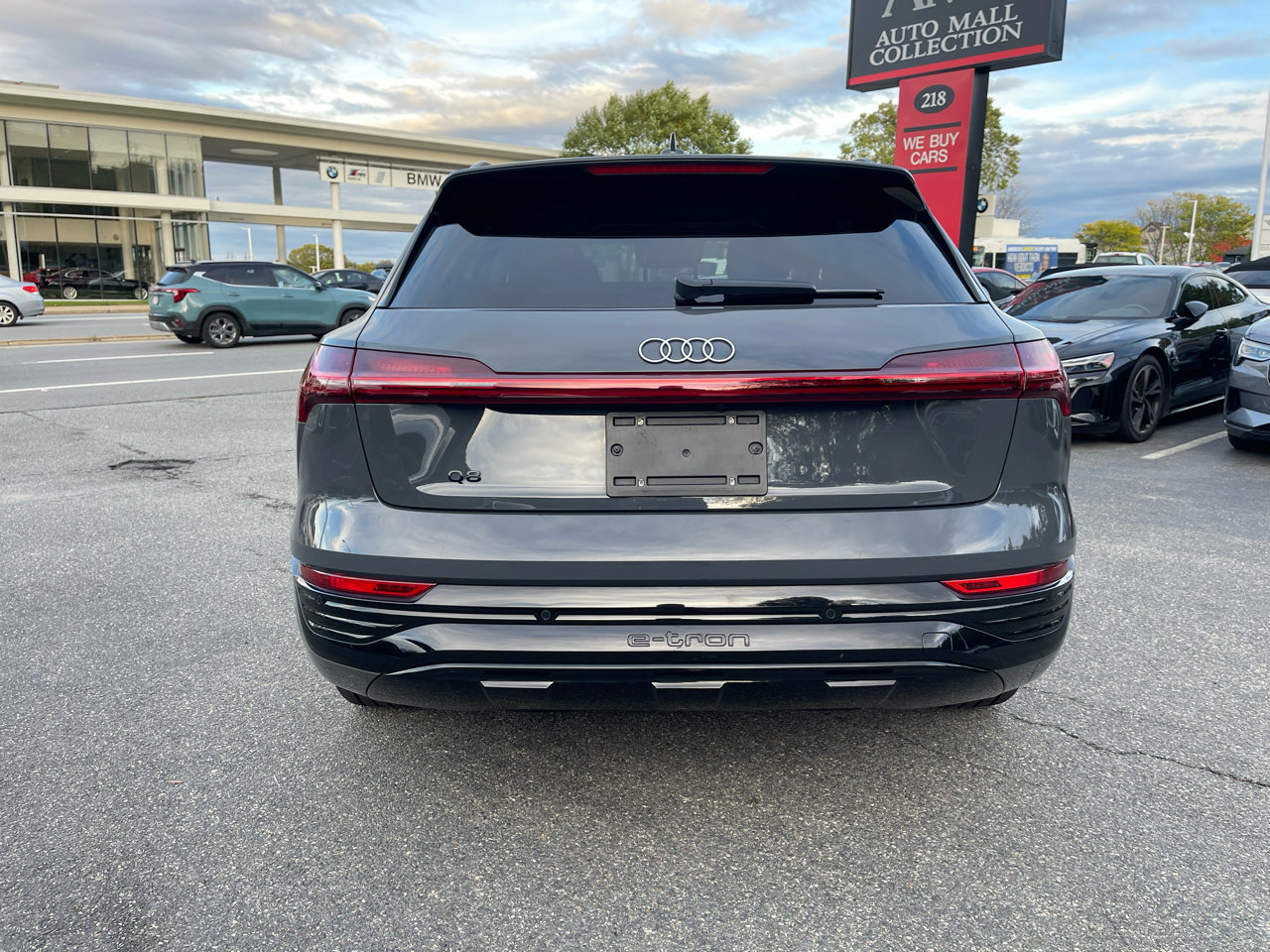 Used 2024 Audi Q8 e-tron Premium Plus w/ Premium Plus Package image 18