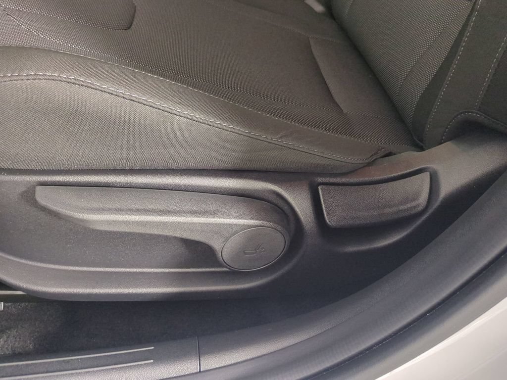 Used 2025 Hyundai Elantra SE FWD image 21