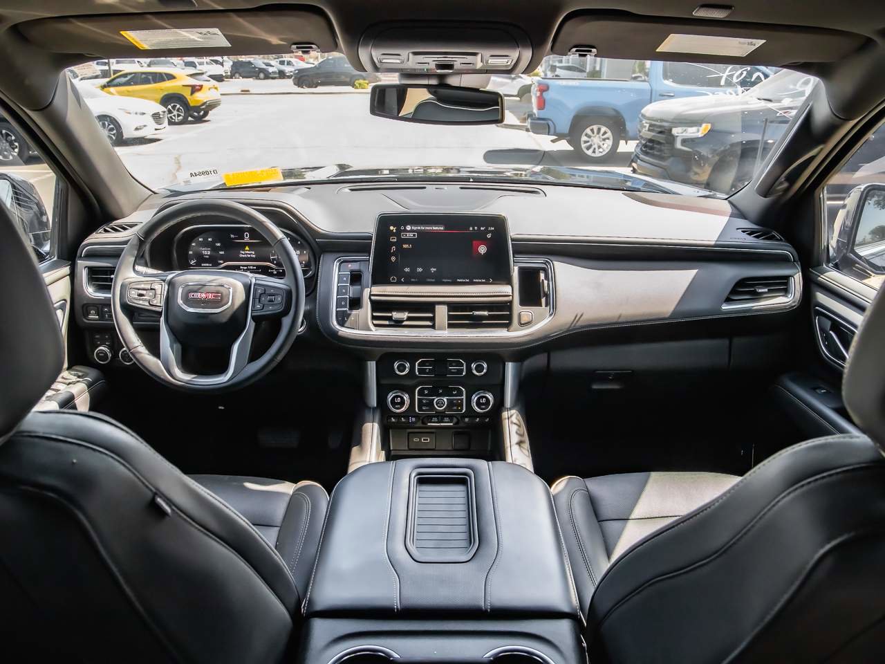 Used 2023 GMC Yukon SLT w/ SLT Luxury Package image 16