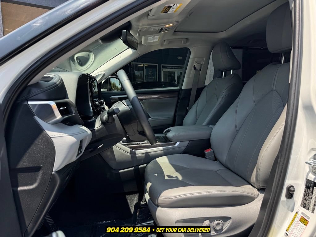 Used 2021 Toyota Highlander Limited FWD image 25