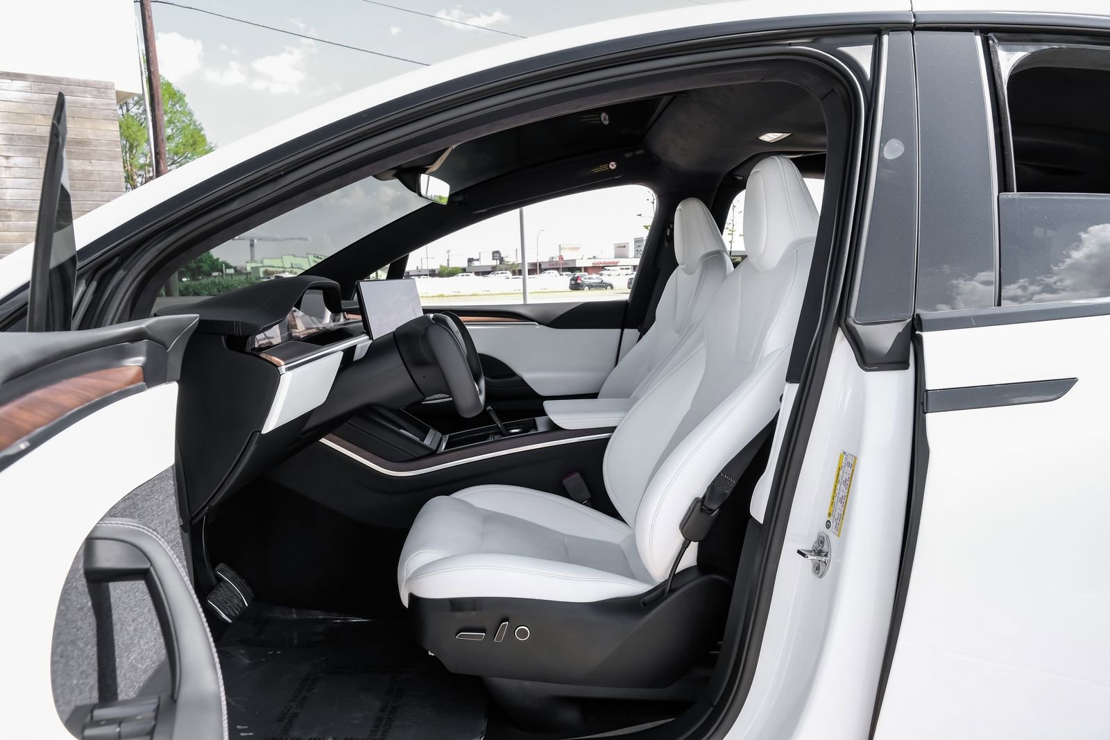 Used 2024 Tesla Model X AWD/4WD image 4