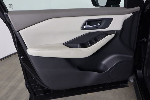 Used 2025 Nissan Rogue SV FWD image 18
