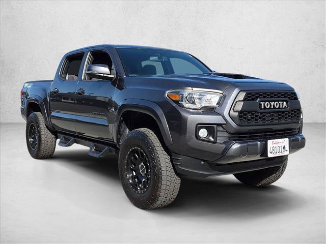 Used 2017 Toyota Tacoma TRD Sport w/ Tow Package (A/T) AWD/4WD image 3