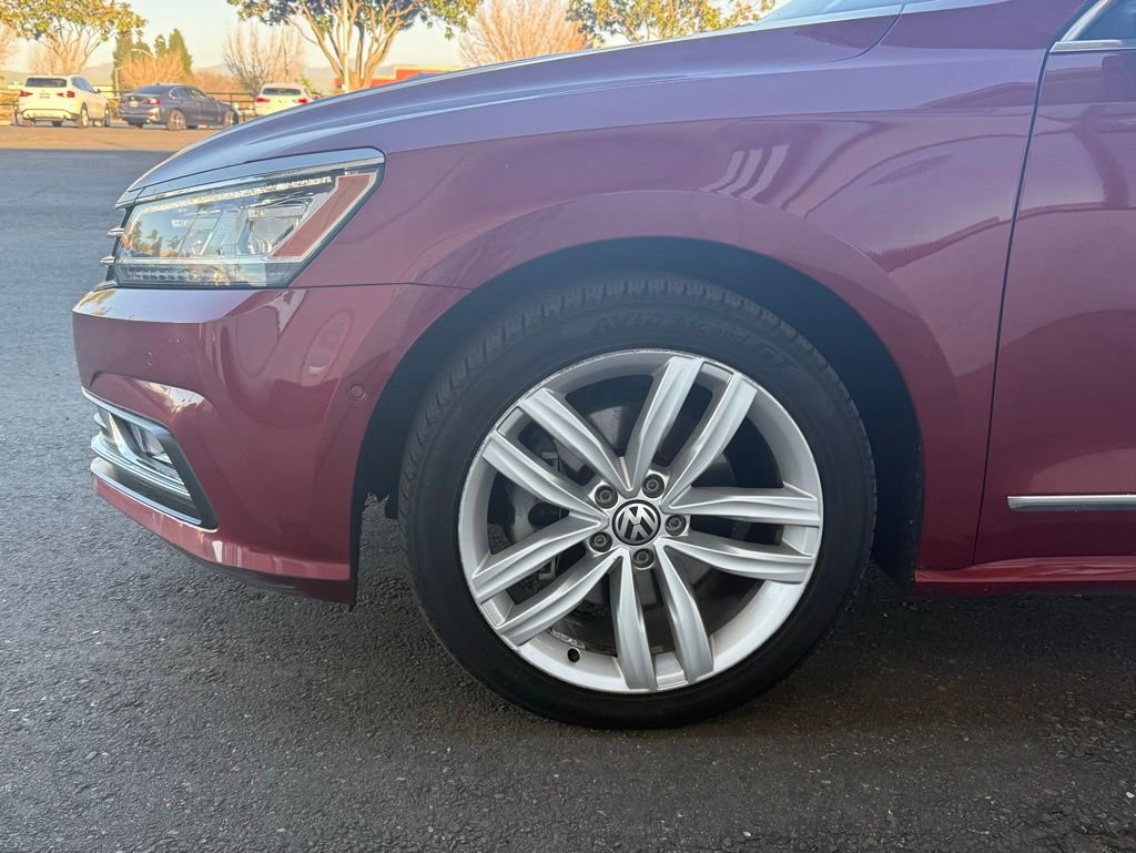 Used 2018 Volkswagen Passat 2.0T SEL Premium image 4