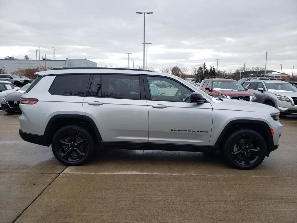 Used 2023 Jeep Grand Cherokee L Laredo image 13