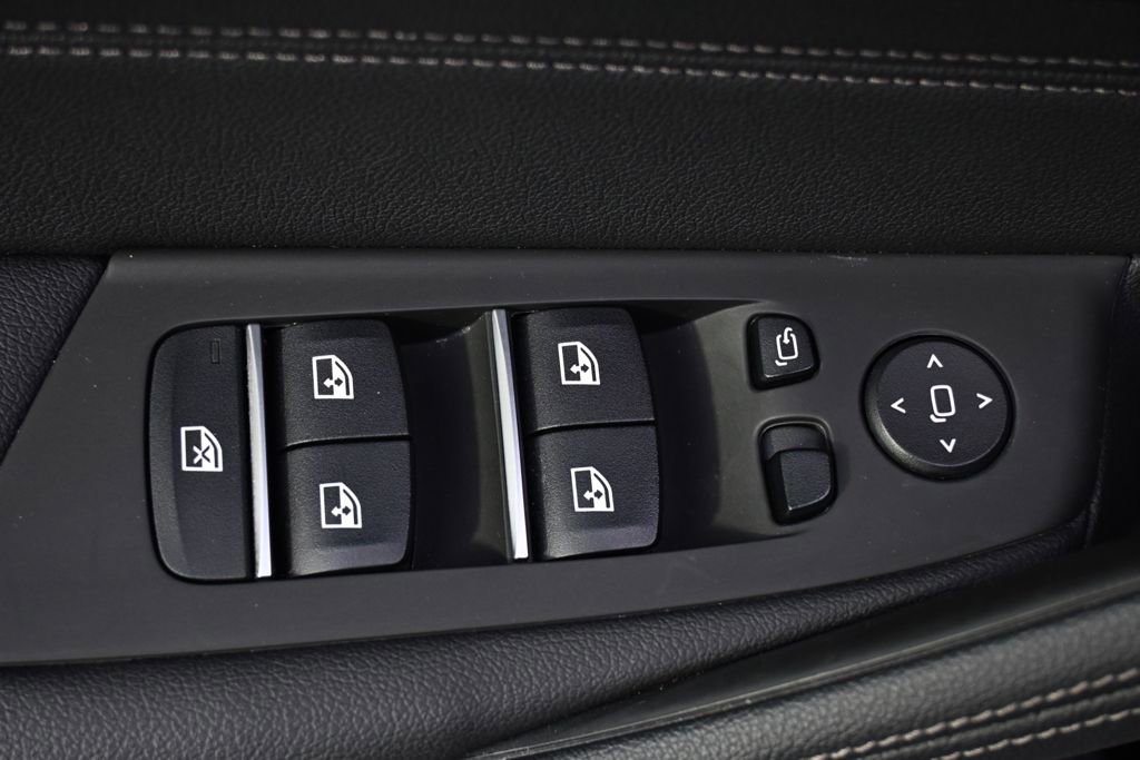 Used 2023 BMW 540i w/ Convenience Package image 24