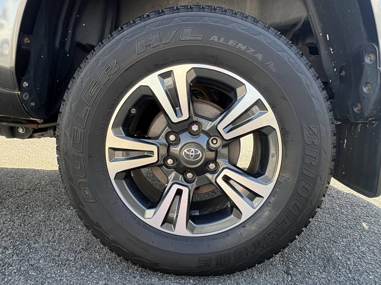 Used 2017 Toyota Tacoma TRD Sport w/ Tow Package image 21