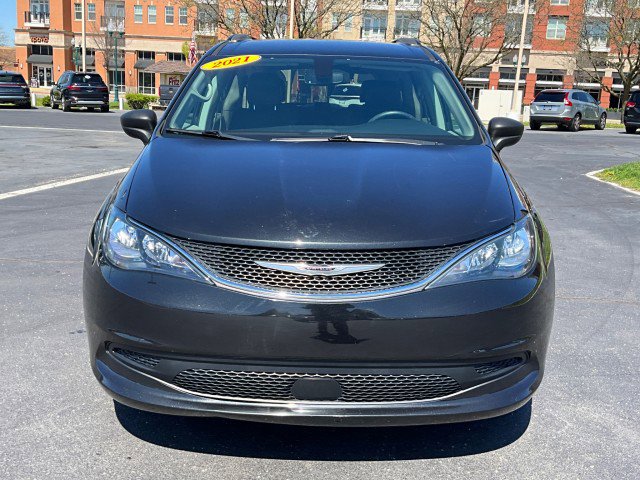 Used 2021 Chrysler Voyager Lxi FWD image 2