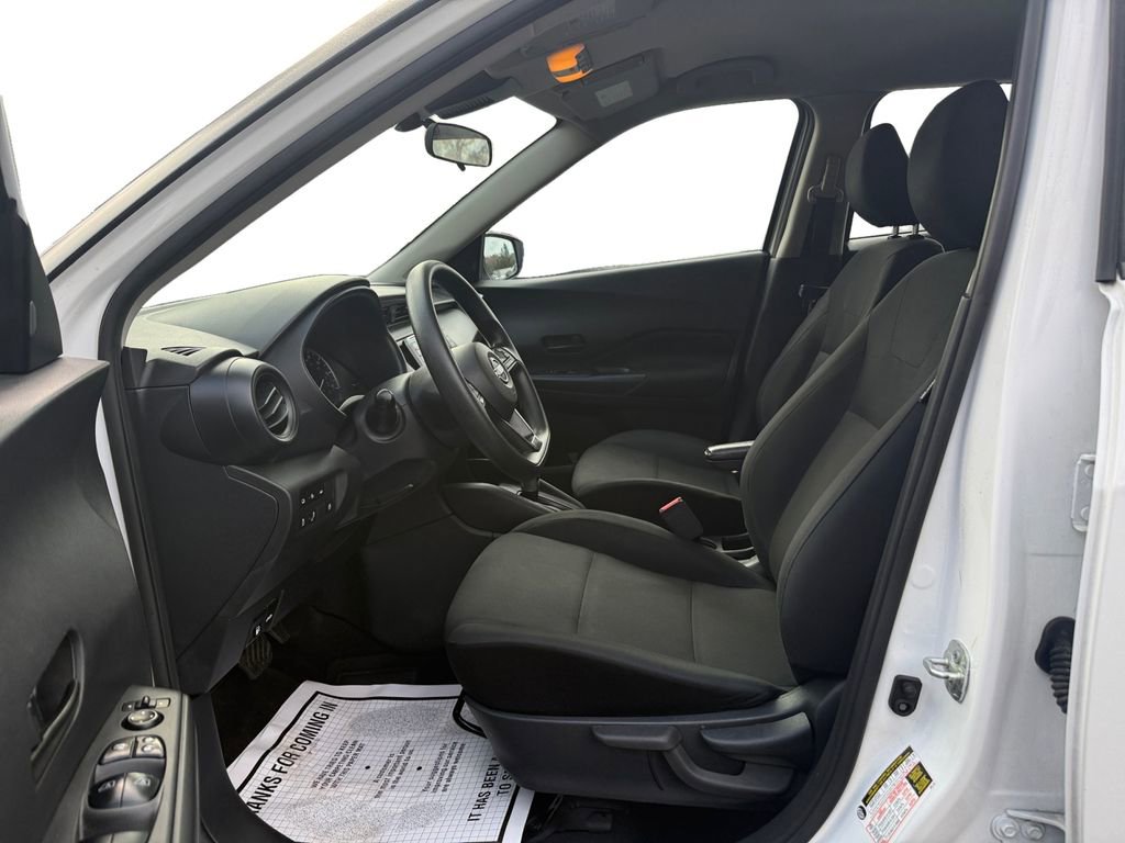 Used 2023 Nissan Kicks S image 9