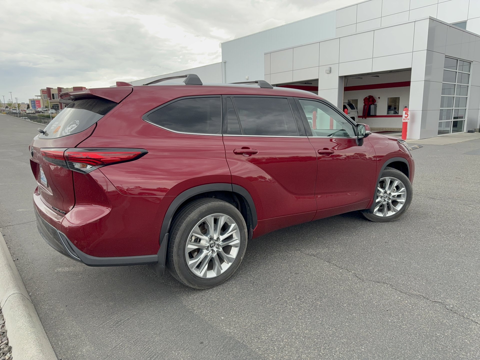 Used 2021 Toyota Highlander Limited AWD/4WD image 35