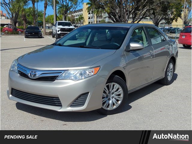 Used 2014 Toyota Camry LE image 1