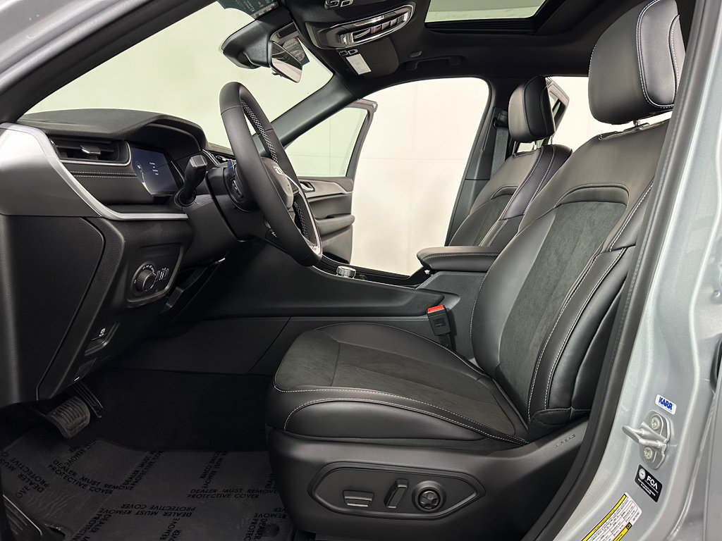 New 2025 Jeep Grand Cherokee Altitude AWD/4WD image 9