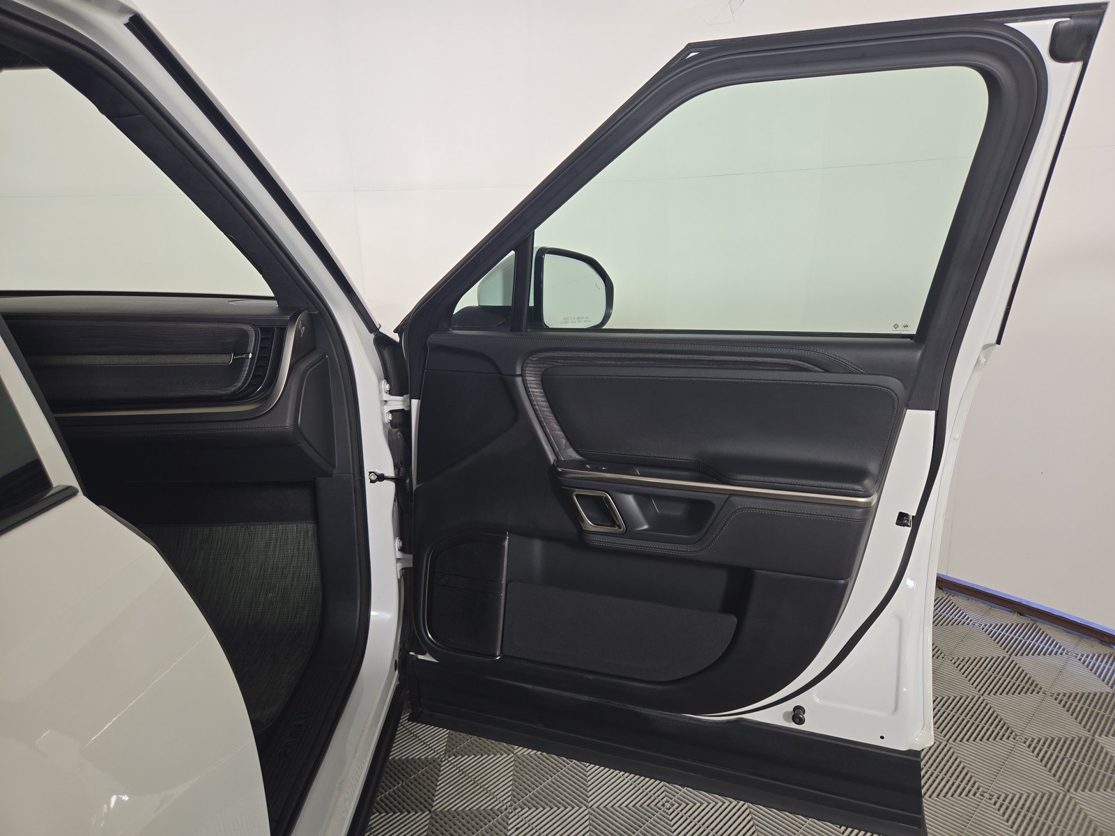 Used 2023 Rivian R1T Adventure AWD/4WD image 18
