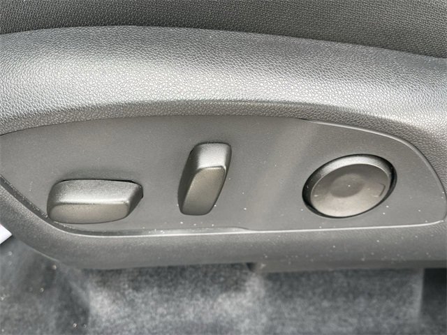 Used 2025 Chevrolet Traverse LT image 12