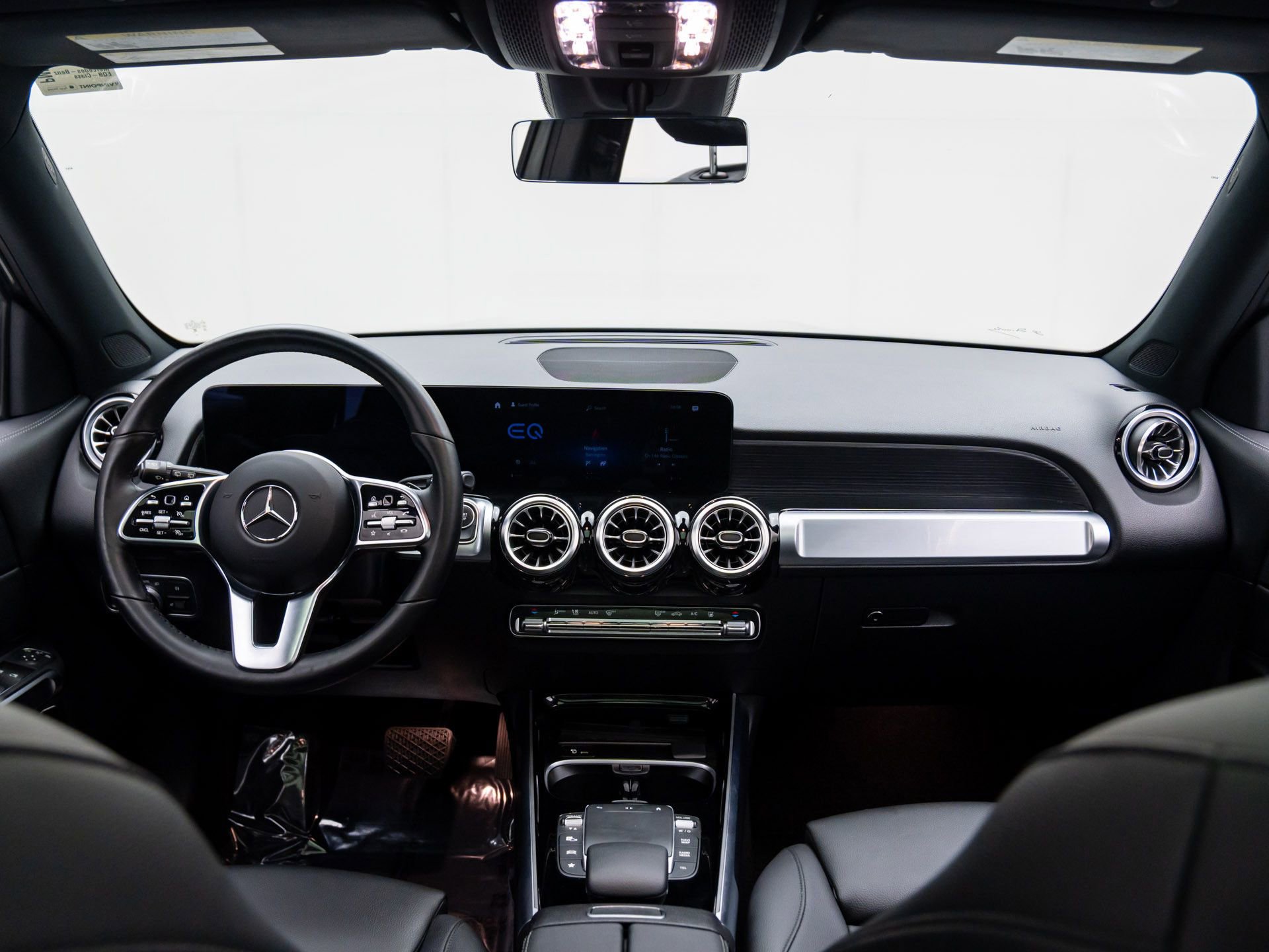 Used 2023 Mercedes-Benz EQB 300 4MATIC w/ Exclusive Package image 12