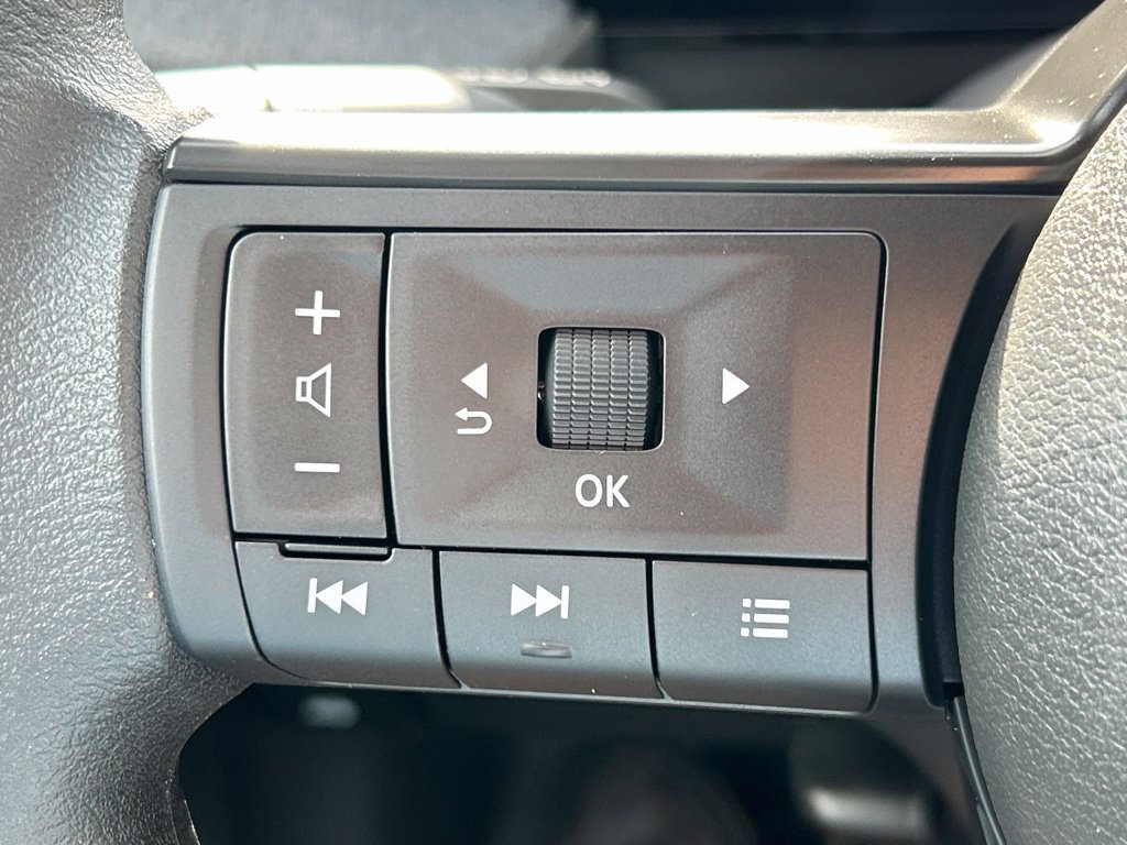 Certified 2025 Nissan Kicks SV FWD image 26