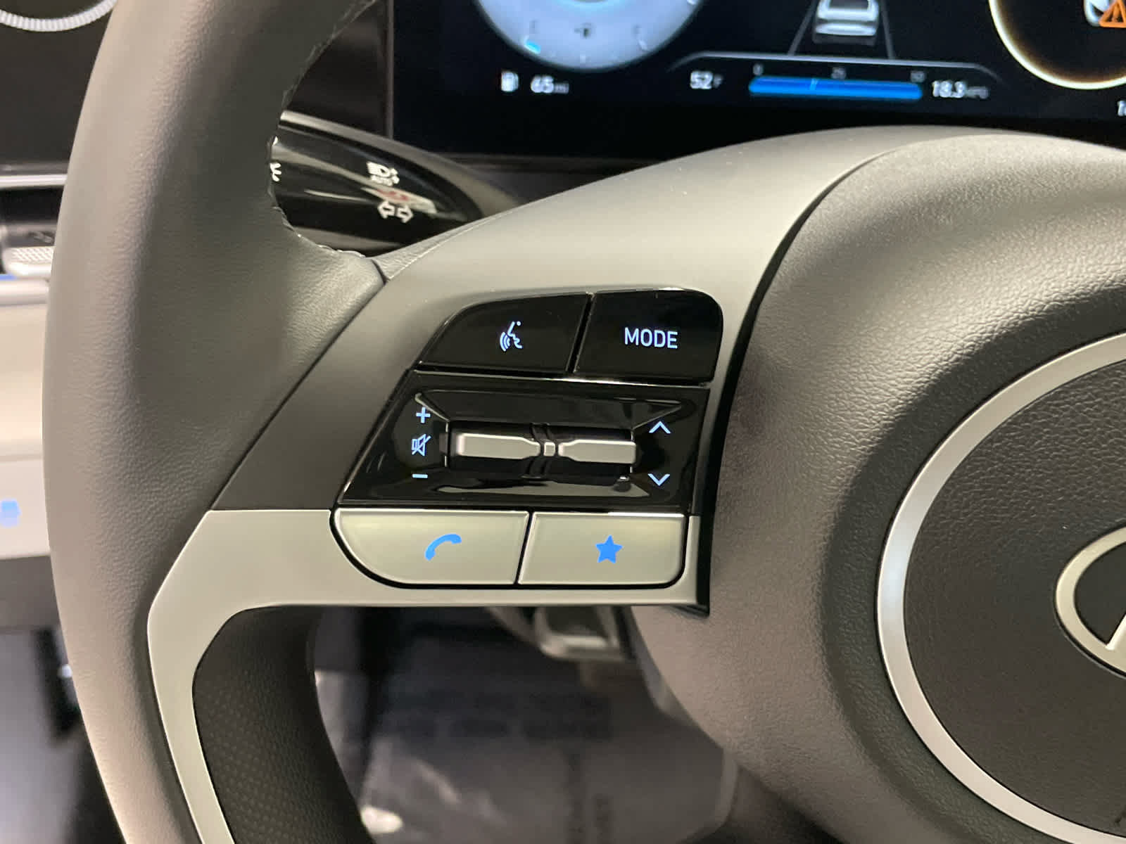 New 2026 Hyundai Elantra Limited FWD image 24