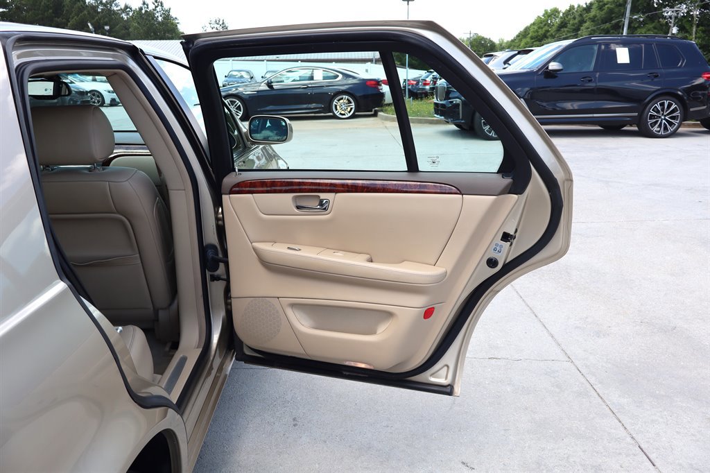 Used 2006 Cadillac DTS w/ Trunk Convenience Package FWD image 34