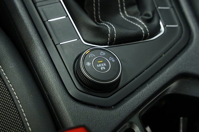 Certified 2022 Volkswagen Taos SE w/ Panoramic Sunroof Package image 26