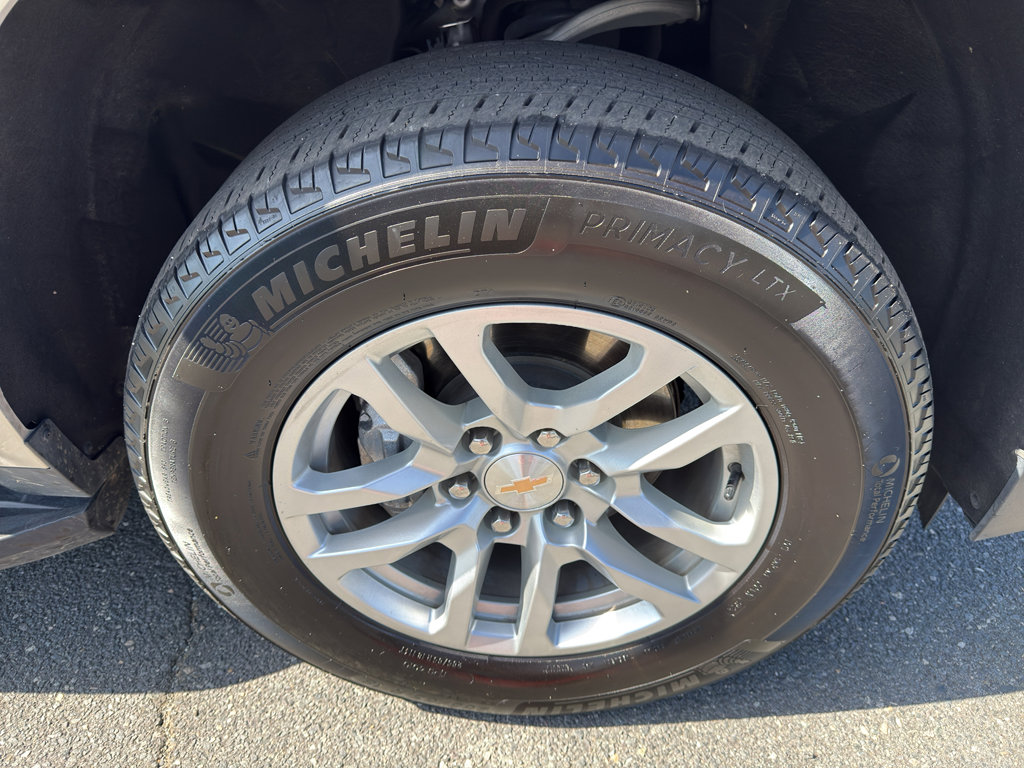 Used 2024 Chevrolet Suburban LT image 35