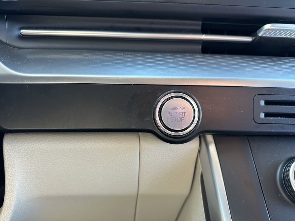 Used 2024 Kia Carnival LX image 23