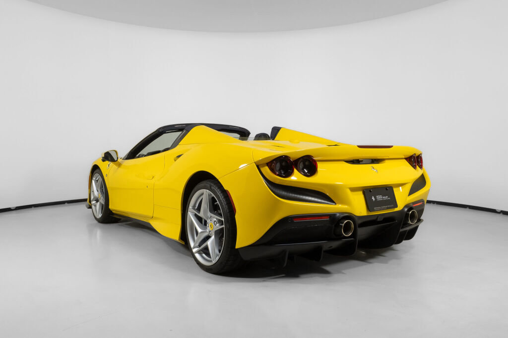 Used 2022 Ferrari F8 Tributo image 4