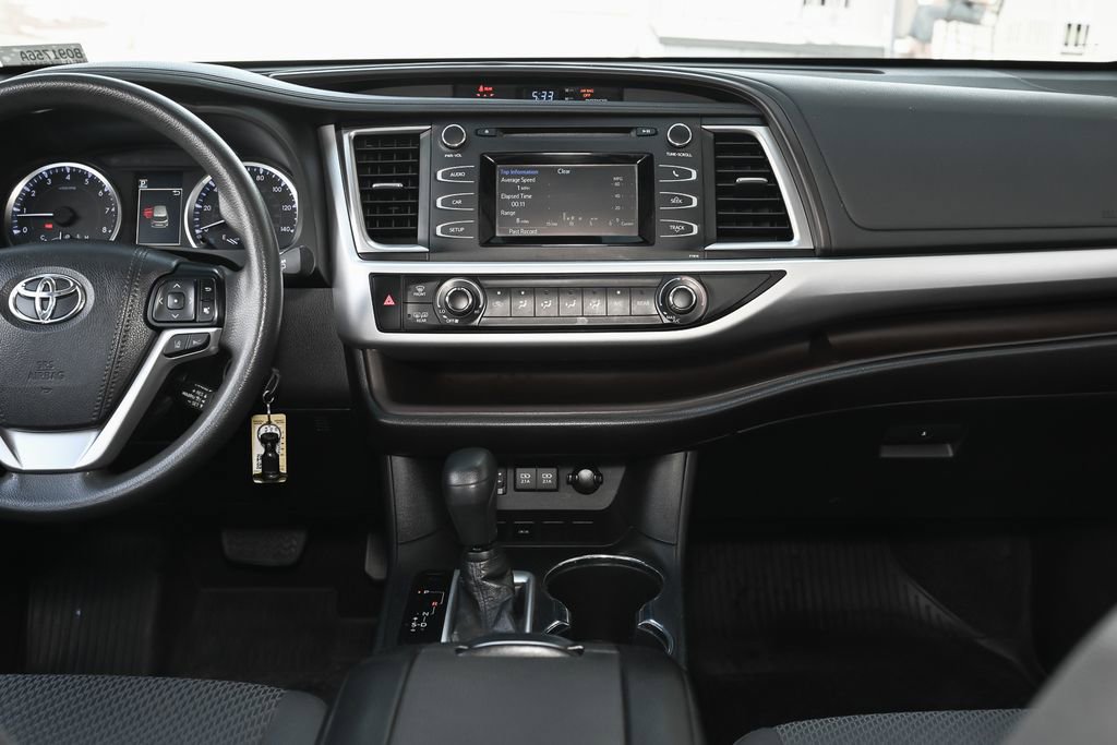 Used 2019 Toyota Highlander LE FWD image 28