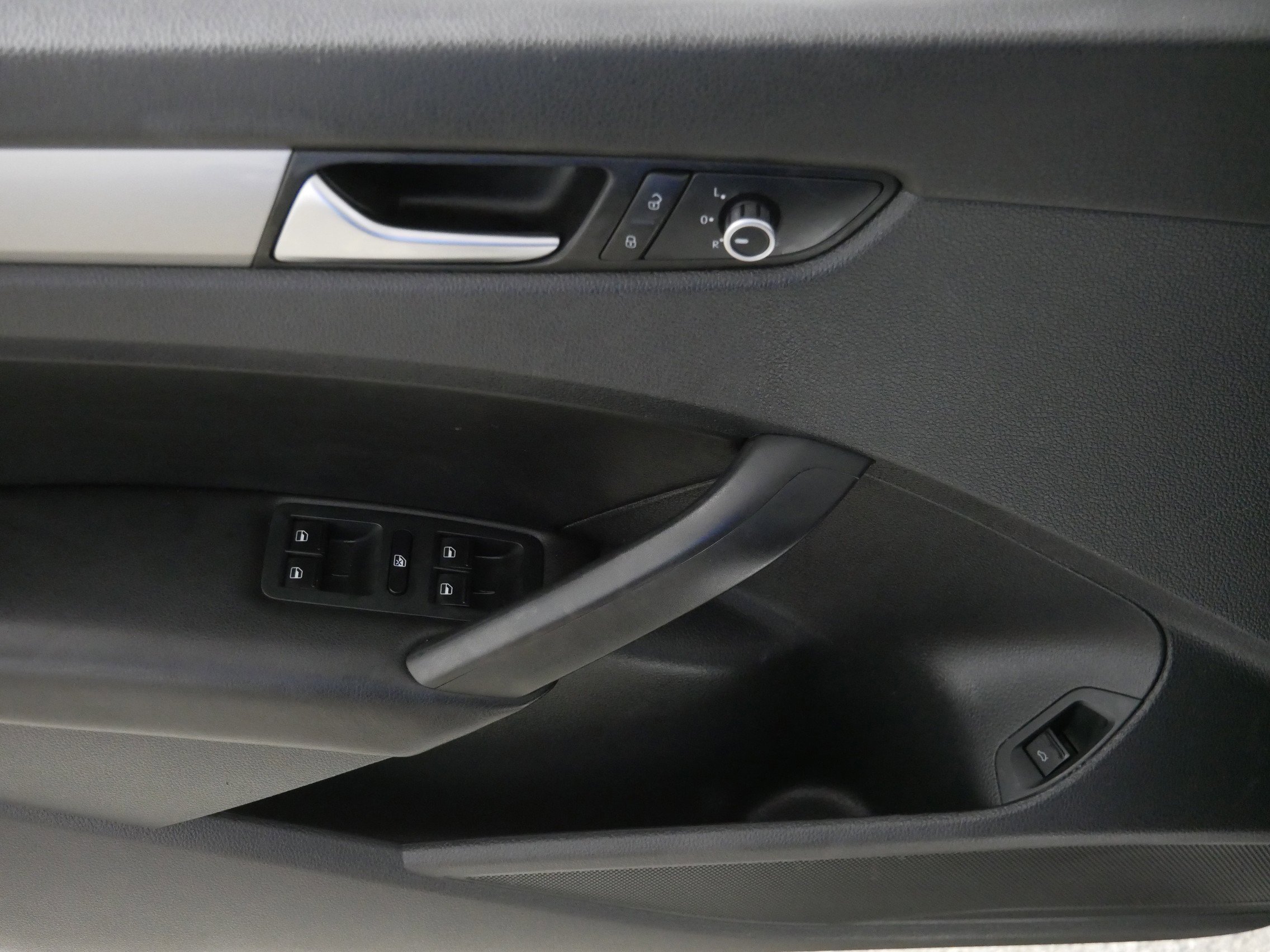 Used 2015 Volkswagen Passat 1.8T Wolfsburg Edition image 19