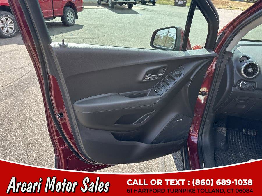Used 2016 Chevrolet Trax LT w/ LT Sun and Sound Package AWD/4WD image 16
