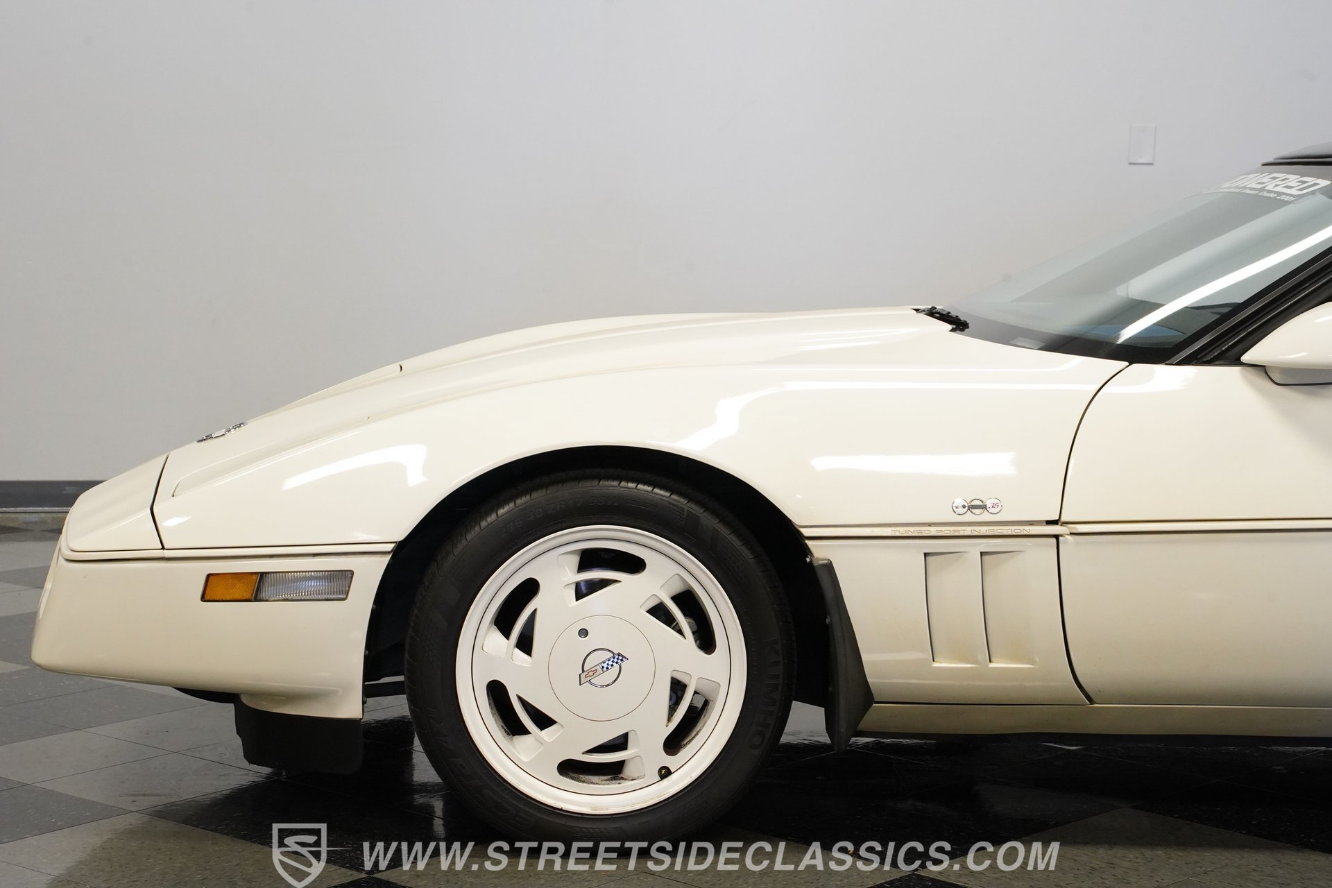 Used 1988 Chevrolet Corvette Coupe RWD image 24