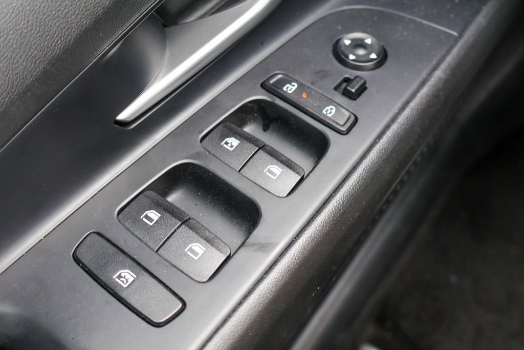 Used 2025 Hyundai Elantra Limited FWD image 16