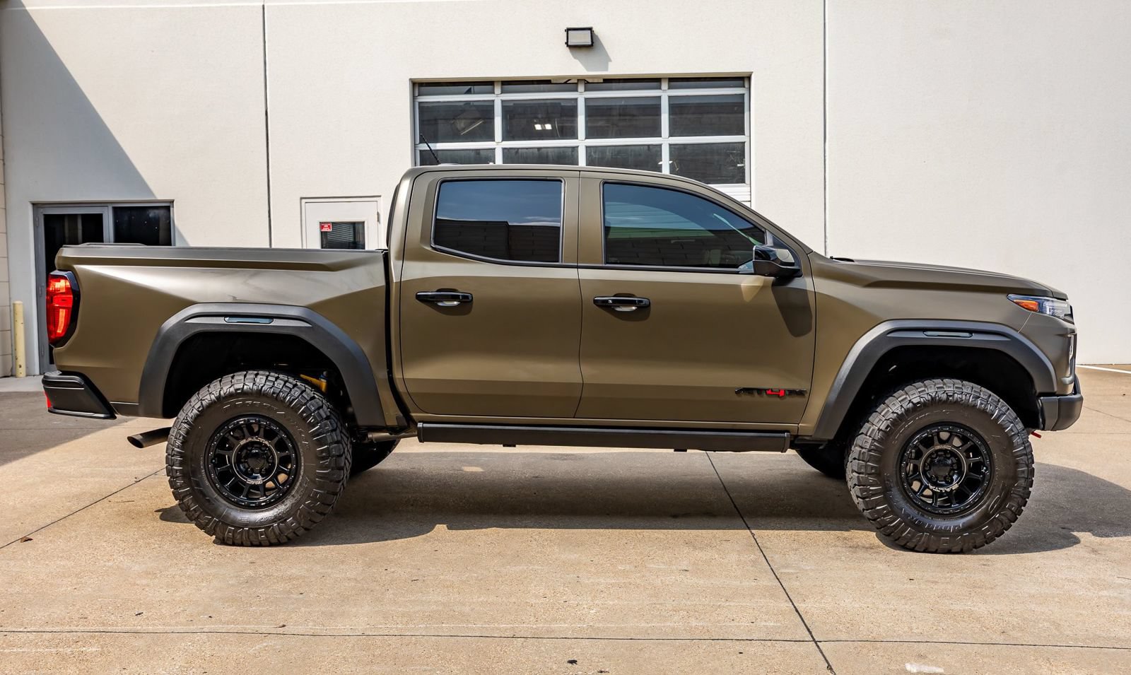Used 2024 GMC Canyon AT4X w/ AT4X AEV Edition AWD/4WD image 10