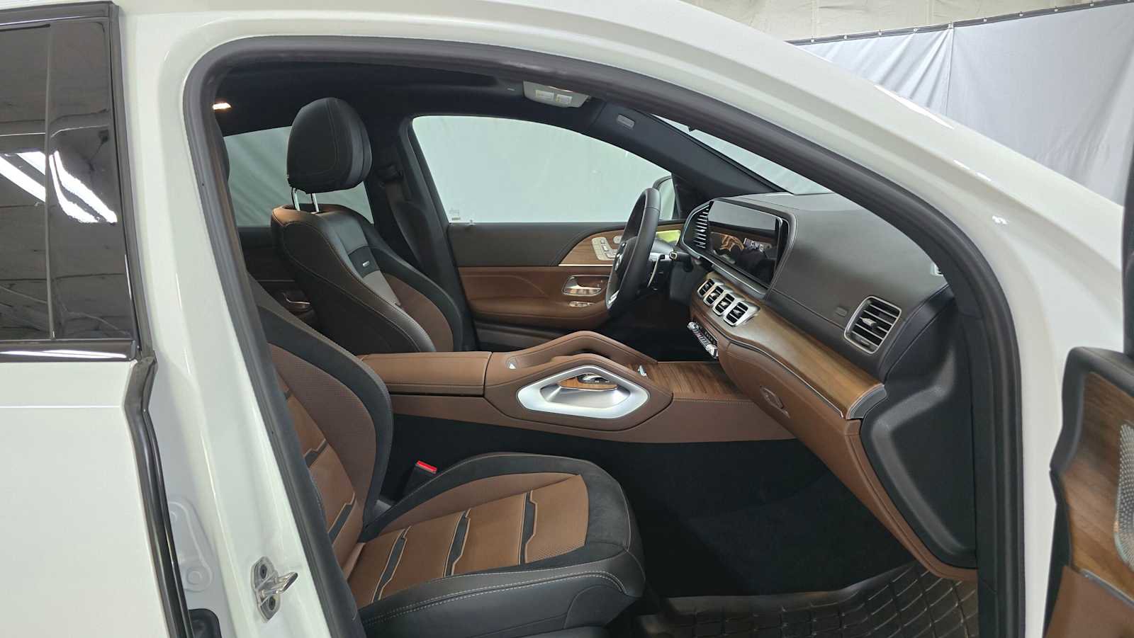 Used 2025 Mercedes-Benz GLE 53 AMG 4MATIC Coupe image 11