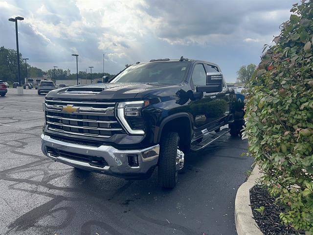 New 2026 Chevrolet Silverado 3500 LTZ w/ LTZ Convenience Package AWD/4WD image 3