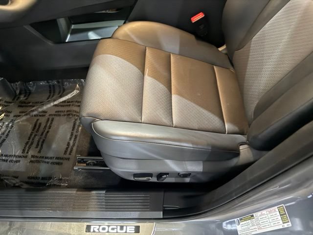 Certified 2025 Nissan Rogue SV w/ SV Premium Package AWD/4WD image 13