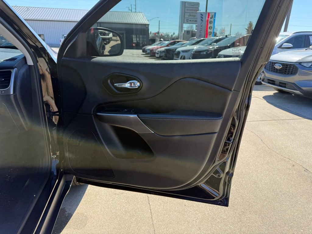 Used 2021 Jeep Cherokee Latitude Lux w/ Sun & Sound Group image 28