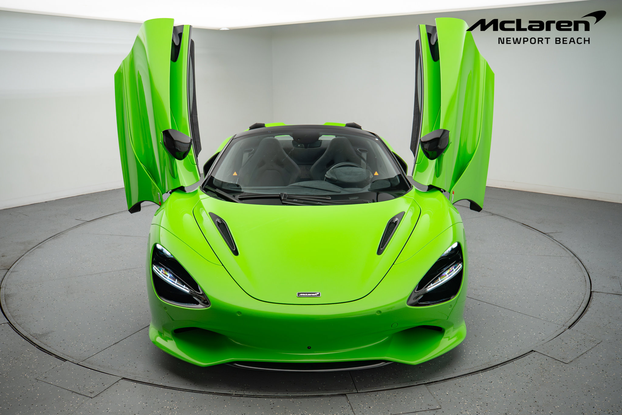 Used 2024 McLaren 750S Spider image 2