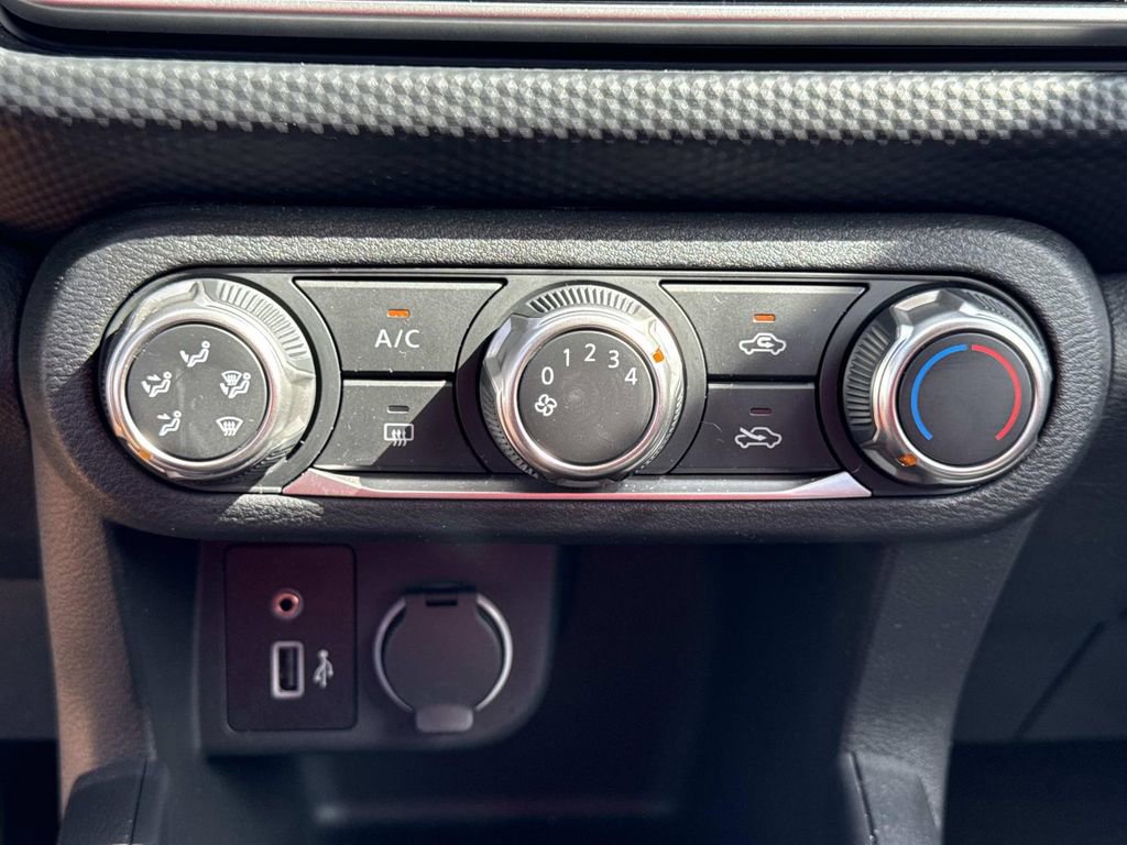 Certified 2025 Nissan Kicks Play S image 22