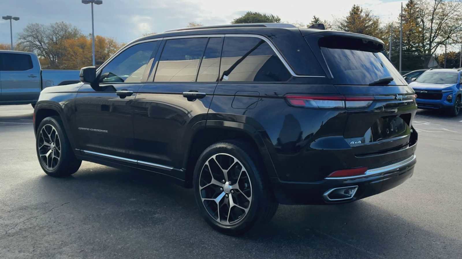 Used 2023 Jeep Grand Cherokee Summit image 4