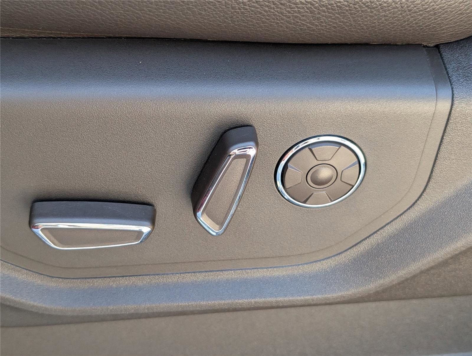 Used 2019 Ford F150 King Ranch w/ Equipment Group 601A Luxury AWD/4WD image 23