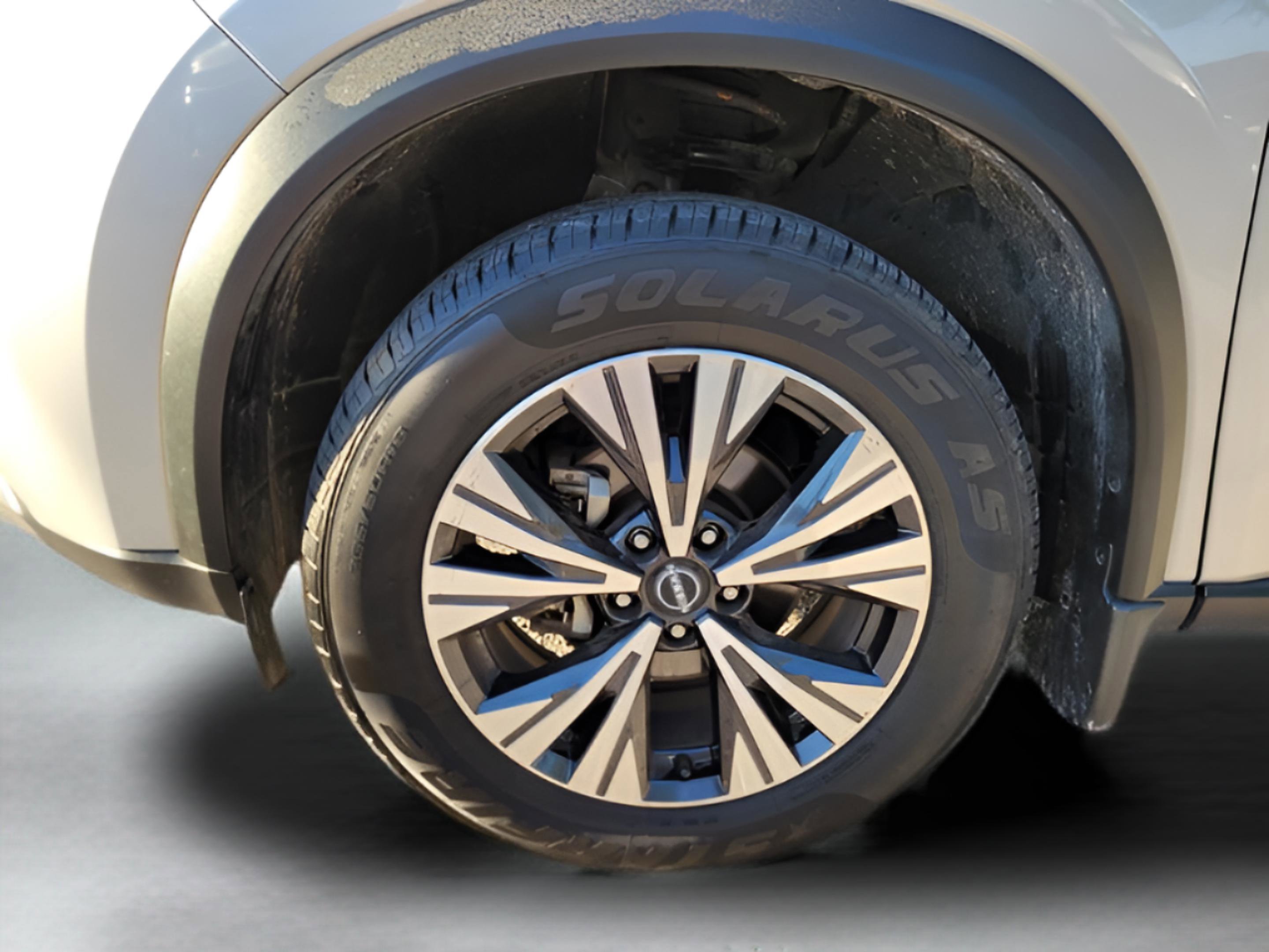 Used 2023 Nissan Rogue SV image 31