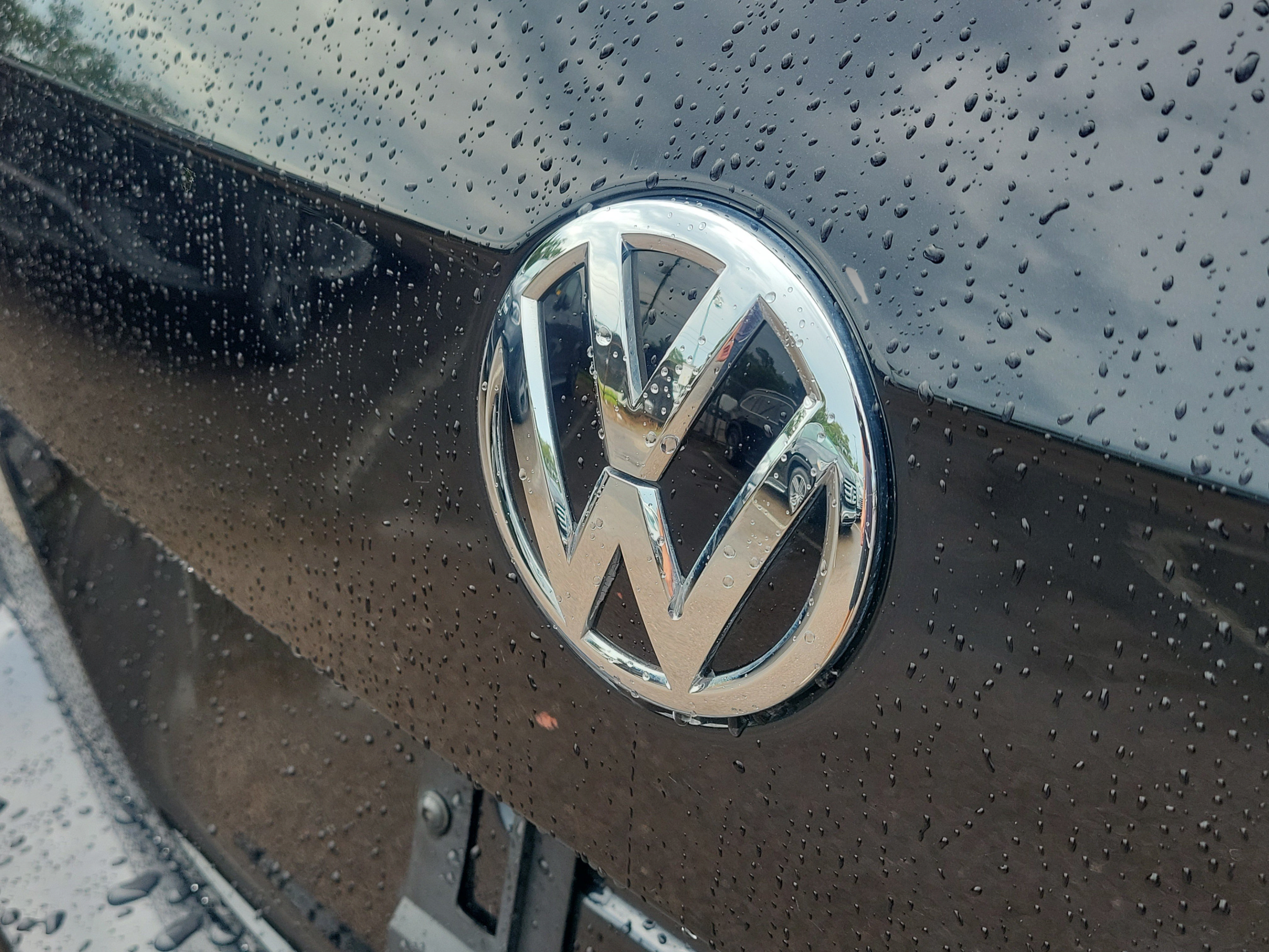 Used 2020 Volkswagen Tiguan SE w/ Panoramic Sunroof Package FWD image 32