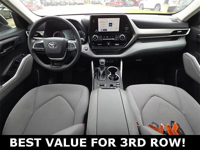 Used 2023 Toyota Highlander L image 10