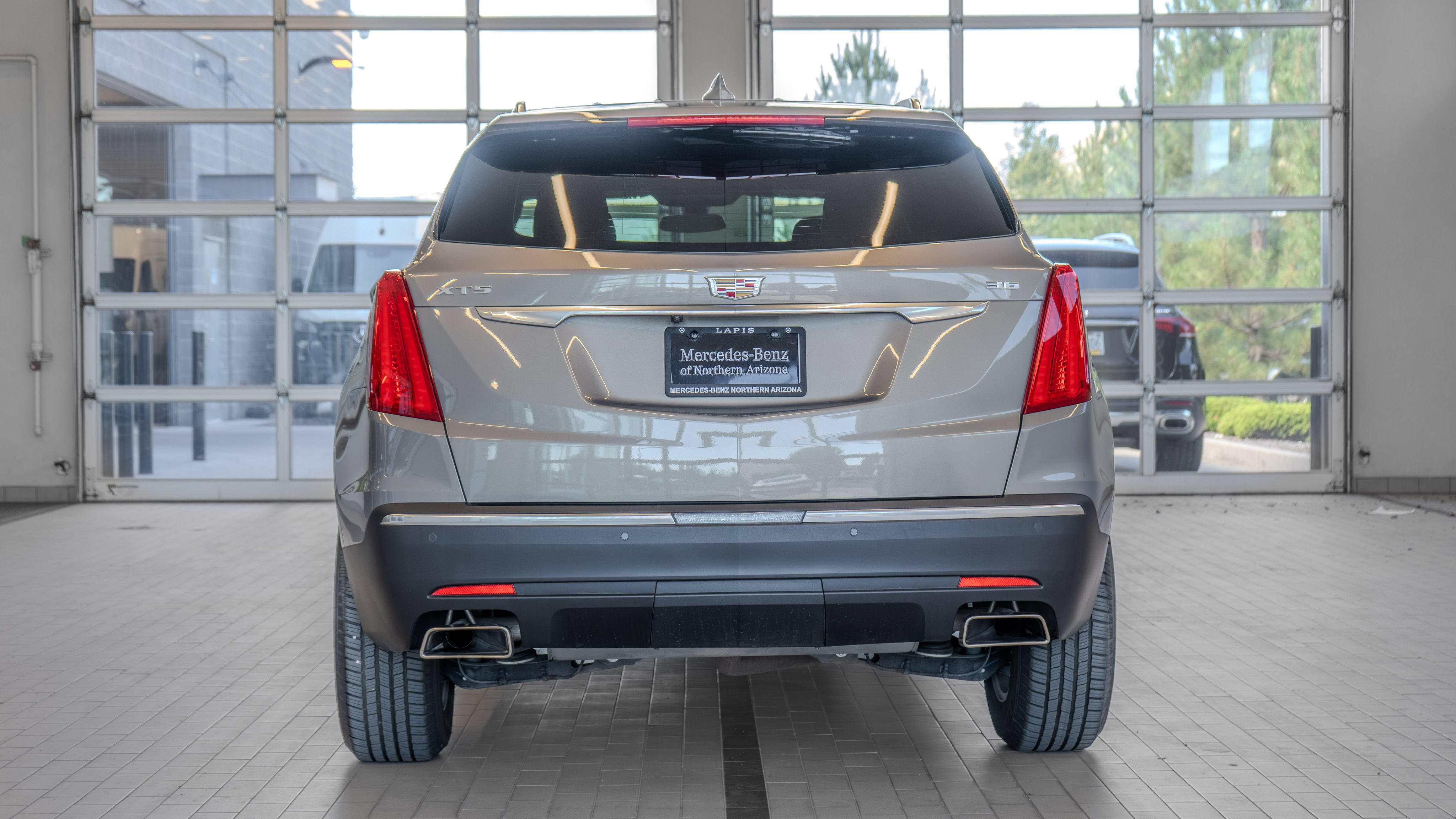 Used 2018 Cadillac XT5 FWD w/ LPO, Wheel Lock Package image 14